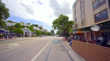 Miami Beach, FL, ABD - 4 Eylül 2023: Washington Avenue Miami Beach Tur 2023
