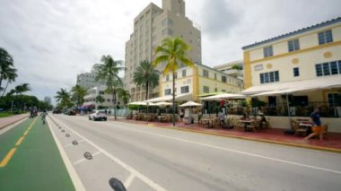 Miami Beach, FL, ABD - 4 Eylül 2023 Miami Beach Ocean Drive İşçi Bayramı Hafta sonu