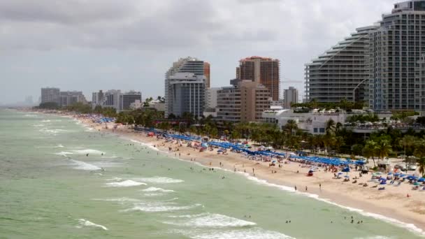 Drukke Fort Lauderdale Beach Labor Day Weekend Drone Beelden — Stockvideo