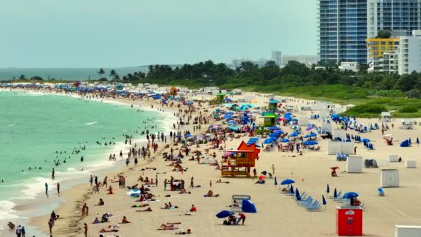 Miamis Strandträngsel Sommaren 2023 — Stockvideo