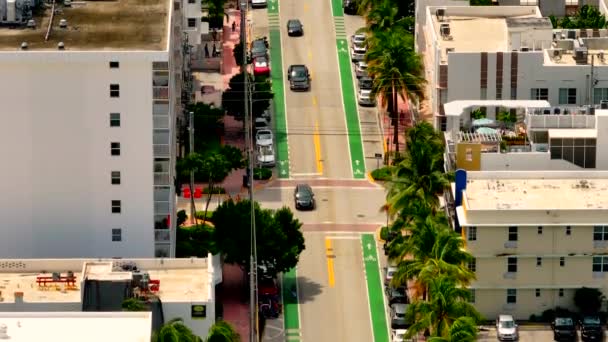 Aerial Narrow Shot Miami Beach Ocean Drive Tilt Reveal Fisher — Stock Video