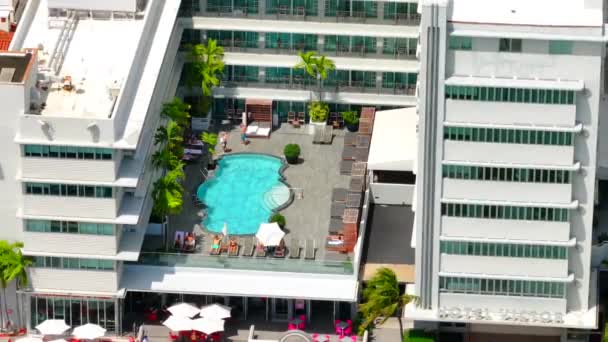 美国佛罗里达州迈阿密 2023年9月3日 航拍视频酒店Victor Miami Beach Close Swimming Pool 2023 — 图库视频影像