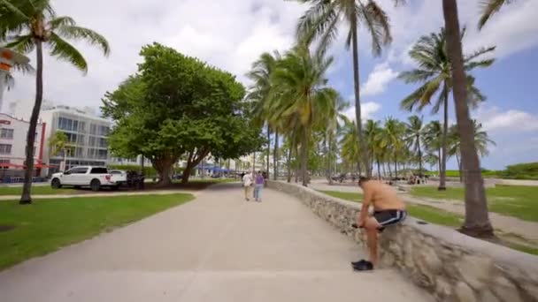 Miami Beach Eua Setembro 2023 Ocean Drive Caminho Pedestre Miami — Vídeo de Stock