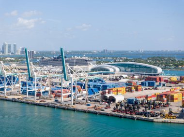 Miami Plajı, FL, ABD - 3 Eylül 2023: Havadan çekilmiş fotoğraf Miami Limanı, Eylül 2023