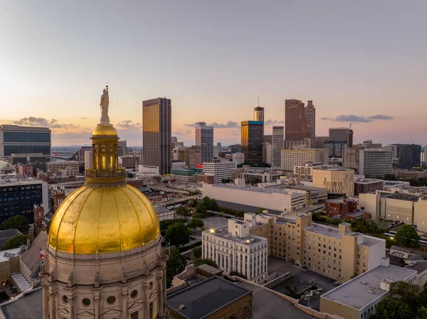 2023年頃のジョージア州議会議事堂のトップ像 — ストック写真