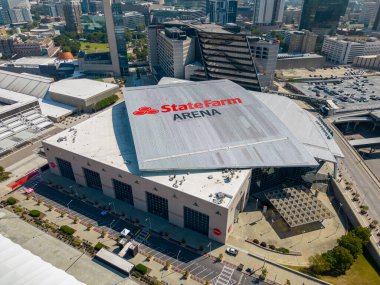 Atlanta, GA, ABD - 8 Eylül 2023: Hava fotoğrafı State Farm Arena Atlanta GA