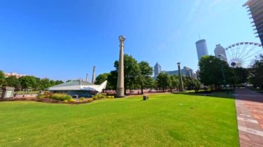 Atlanta, GA, ABD - 9 Eylül 2023: Centennial Olimpiyat Parkı 'ndan geçmek 2023 dolaylarında Georgia