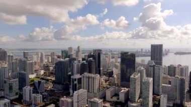 Hava aracı panorama Brickell Skyline 2023 dolaylarında.