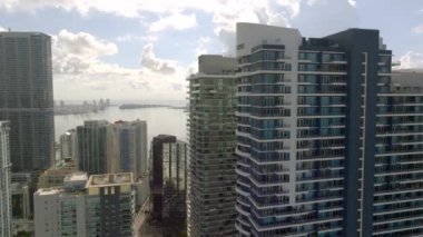 Biscayne Körfezi manzaralı Brickell Miami uçuşu.