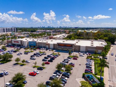 Dania Beach, FL, ABD - 4 Ekim 2023: Dania Pointe Florida ABD Hava Aracı Hava Aracı