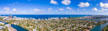 Hava aracı Panorama Surfside Miami Beach FL 2023 dolaylarında