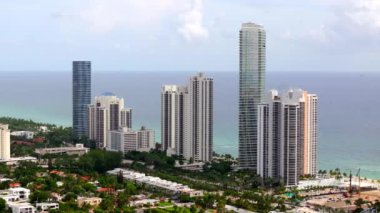 Hava aracı videosu Marco Polo Beach Resort Sunny Isles Beach FL 2023 dolaylarında
