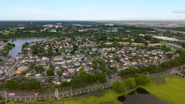 Aerial Drone Video Sąsiedztwa Sunrise Florida Riverbend Estates Około 2023 — Wideo stockowe
