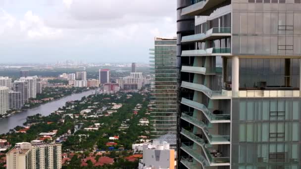 Latanie Między Budynkami Aby Odkryć Wybrzeże Miami Sunny Isles Beach — Wideo stockowe