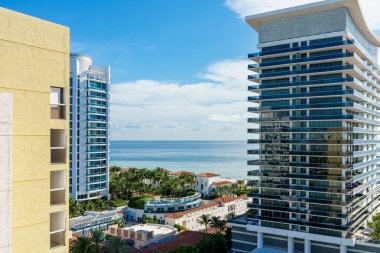 Miami Plajı, FL, ABD - 6 Ekim 20223: The Bath Club Miami Beach 'in havadan görünüşü
