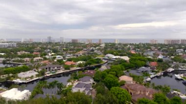 Fort Lauderdale Florida ABD 'deki Fort Lauderdale' in üst düzey semtindeki borsa hava üssü.
