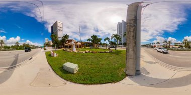 Sunny Isles Beach, FL, ABD - 6 Ekim 2023 eşkenar dörtgen fotoğraf Sahara Plaj Kulübü ve Kondominyum