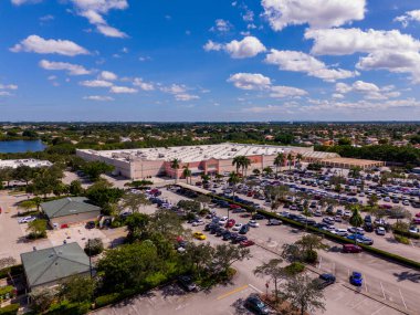 Pembroke Pines, FL, ABD - 15 Ekim 2023: Walmart Supercenter Pembroke Pines Silver Lakes
