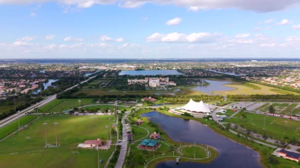 Aerial Pull Out Shot Parque Regional Miramar Broward Florida — Vídeo de stock