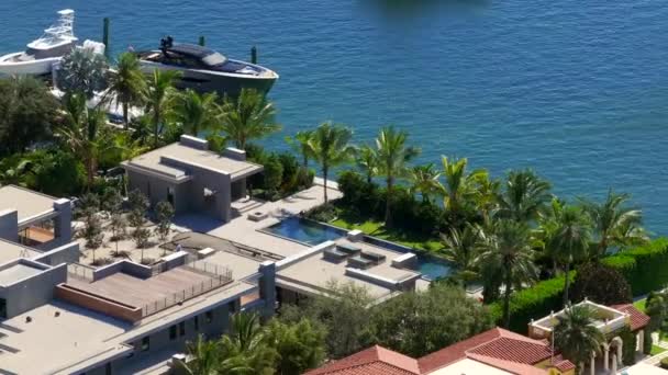 美国佛罗里达州迈阿密海滩 2023年10月18日 布雷迪 Tom Brady 建造迈阿密海滩后院游泳池和手掌 — 图库视频影像
