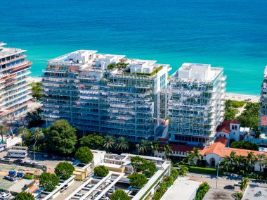 Miami Beach, FL, ABD - 17 Ekim 2023 Hava Aracı Fotoğrafı The Surf Club Four Seasons Special Residences Surfside Miami