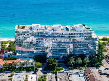 Miami Beach, FL, ABD - 17 Ekim 2023 Hava Aracı Fotoğrafı The Surf Club Four Seasons Special Residences Surfside Miami