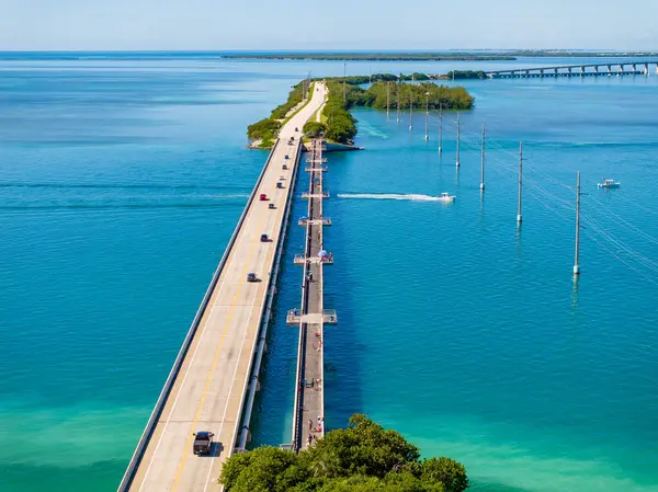 フロリダキーズの海外ハイウェイブリッジと釣り橋 — ストック写真