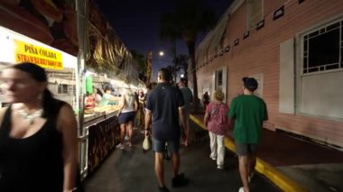 Key West, FL, ABD - 21 Ekim 2023: 4k hisse senedi videosu Bahama Village Key Florida 2023