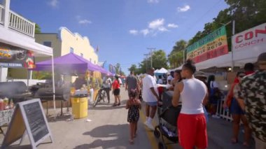 Key West, FL, ABD - 21 Ekim 2023: Goombay Festival Key West 2023 gıda tedarikçileri