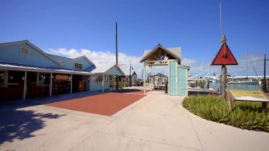 Key West, FL, ABD - 21 Ekim 2023: Motion video turnesi Marina Key Florida 4k 2023