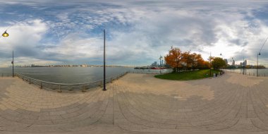 New York, New York, ABD - 27 Ekim 2023: Hudson River Park 'taki Pier 64. 360 VR eşdörtgen fotoğraf