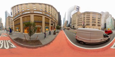 New York, New York, ABD - 27 Ekim 2023: Bvlgari İtalyan tasarımcı mücevher, saat, aksesuar kadın parfümleri