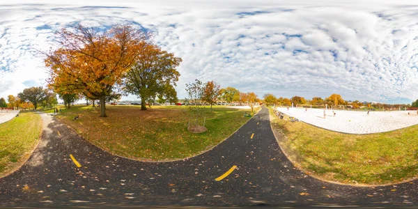 Washington DC, ABD - 28 Ekim 2023 Lincoln Memorial Beach Voleybol Sahası. 360 panorama VR eşdörtgen fotoğraf