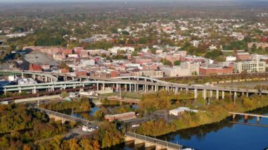 Shockoe Bottom Richmond Virginia James Nehri. 4k hava aracı videosu 2023
