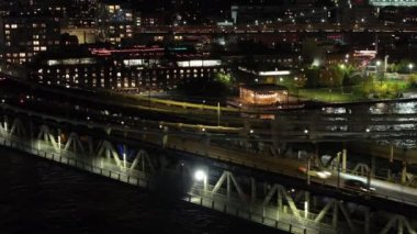 Manhattan Köprüsü New York İHA gecesi görüntüleri 4K