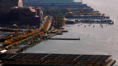 Greenwich Village New York 'taki Hudson 2023 rıhtımının hava stok videosu.