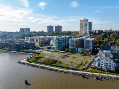 Batı New York New Jersey 'de lüks nehir kıyısında kiralık daireler.