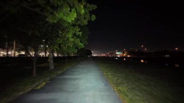 Gece bisiklet sürüşü New River Greenway Fort Lauderdale FL