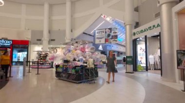 Sunrise, FL, ABD - 10 Kasım 2023: Sawgrass Mills alışveriş merkezi FL USA