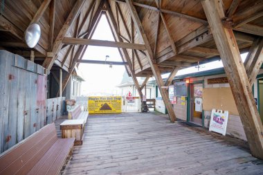 Flagler plajı, FL, ABD - 18 Kasım 2023: Flagler İskelesi Florida yıkıcı kasırga hasarı nedeniyle kapandı