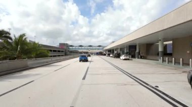 Fort Lauderdale, FL, ABD - 1 Aralık 2023: Fort Lauderdale Uluslararası Havaalanı 2.