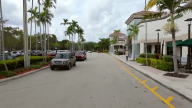 Weston, FL, ABD - 1 Aralık 2023: Weston Lakes Plaza 'daki Publix Super Market' e sürüş turu