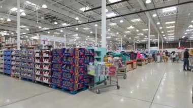 Pembroke Pines, FL, ABD - 1 Aralık 2023: Costco 2023 'te Alışveriş