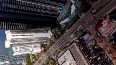 Sunny Isles Beach 'in dikey stok görüntüleri İHA 2023 ile çekildi.