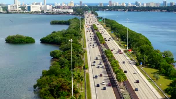 Helikopter Powietrzny Lub Dron Wycieczka Miami Most Grobli Nad Wodą — Wideo stockowe