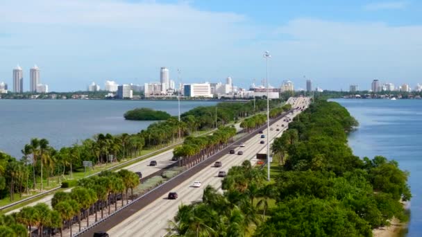 Видео Складе Julia Tuttle Causeway Miami Beach 2023 — стоковое видео
