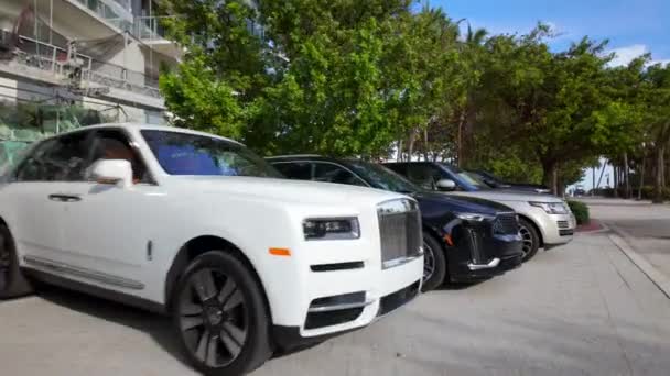 Miami Beach Usa December 2023 Stock Footage Luxury Cars Valet — Stock Video
