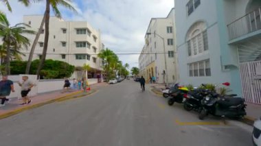 Miami, FL, ABD - 10 Ocak 2024: South Beach 'ten Ocean Drive video turuna