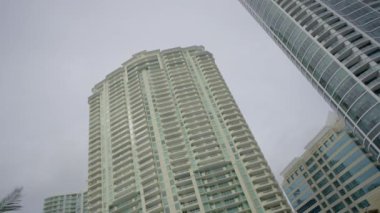 Fort Lauderdale FL HDR 'da alçak açılı eğim ve tavan.