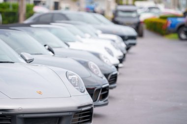 Miami, FL, ABD - 25 Ocak 2024: Stock fotoğraf 2024 Porsche turbo 911 carrera car